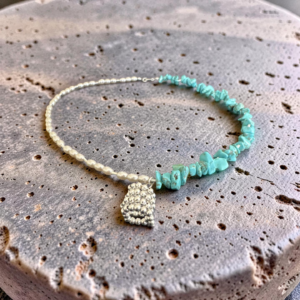 collar de perlas con piedra turquesa
